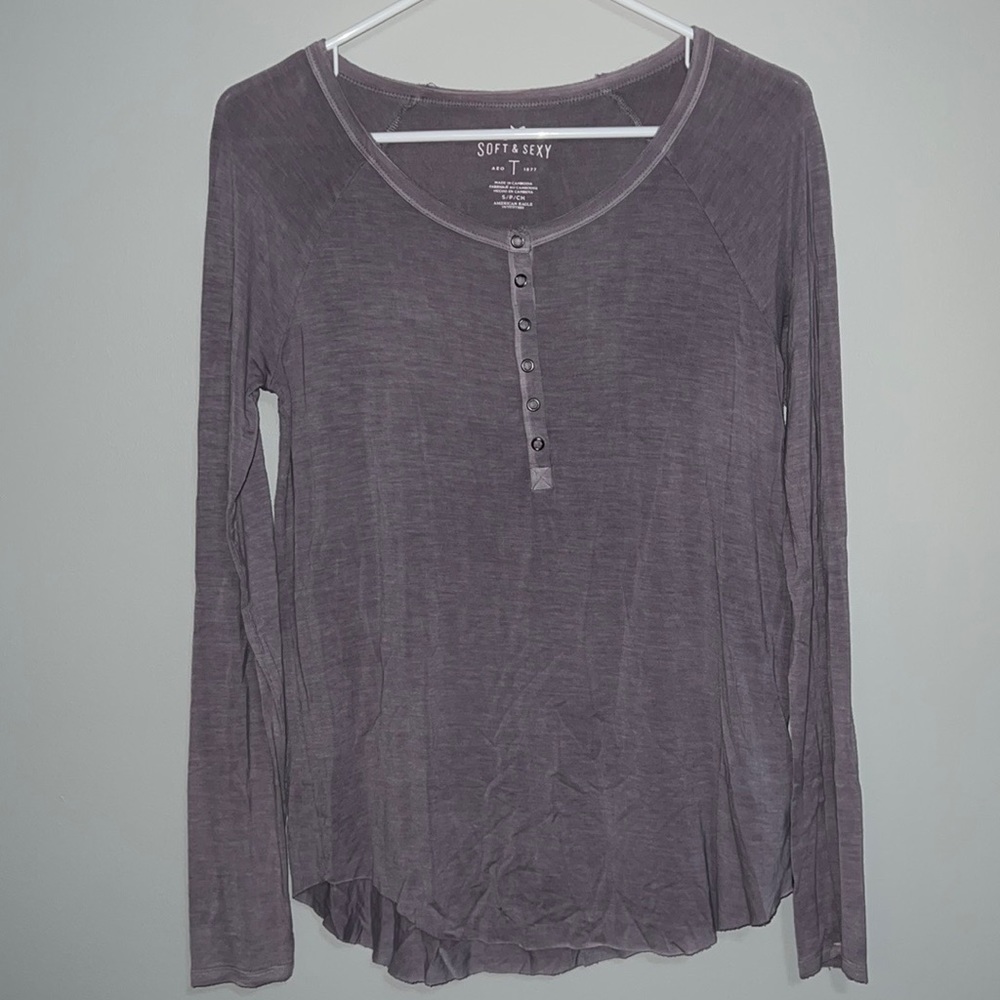 American Eagle Soft and Sexy Grey Woman’s Button Up Long-sleeve Size Small
